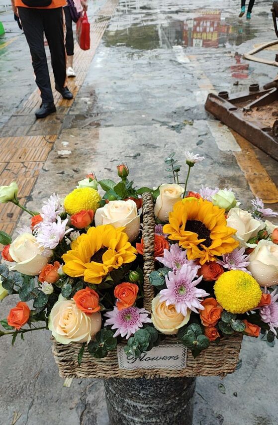 Cesto di Fiori Misti: Celebrazione Radiosa real bouquet photo