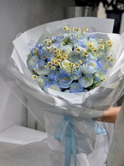 Bouquet 33 Rose Blu Ghiaccio - Nebbia da Sogno real bouquet photo