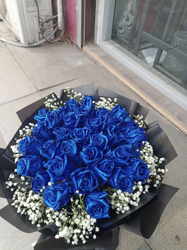 Bouquet 33 Rose Blu - Incontro Incantato real bouquet photo