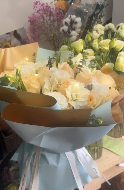 Bouquet di 33 Rose Champagne - Eleganza Senza Tempo real bouquet photo