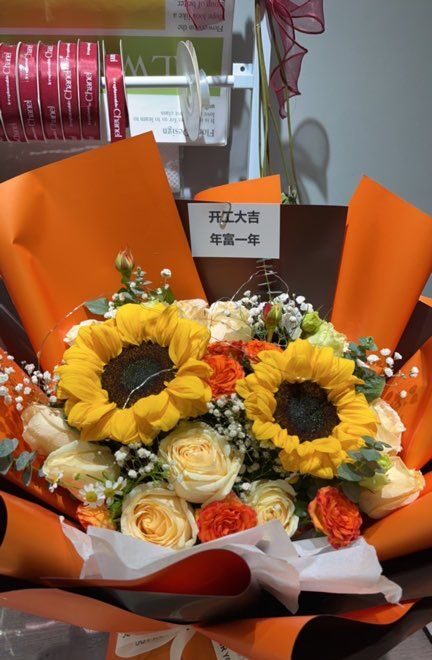 Bouquet di Girasoli e Rose Champagne - Gioia Vibrante real bouquet photo