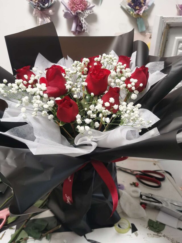 Bouquet di 11 Rose Rosse - Notte Stellata real bouquet photo