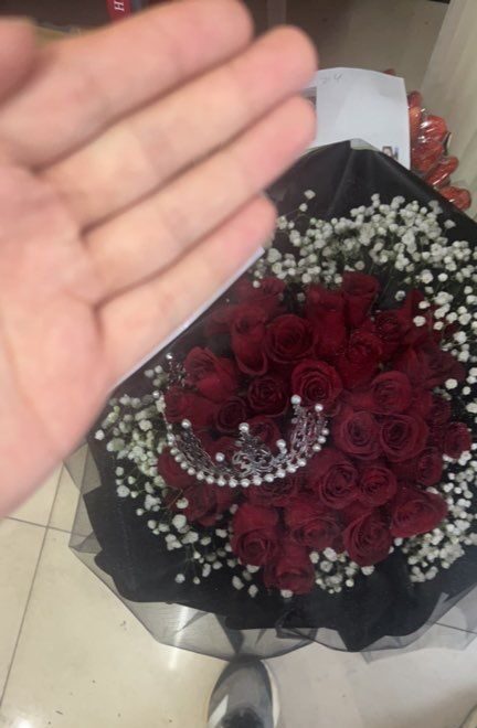 Bouquet di Rose Rosse 33/99 con Diadema – Romanzo Regale real bouquet photo