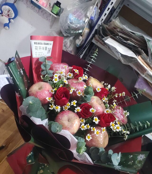 5 Rose Rosse - Dolce Abbondanza real bouquet photo