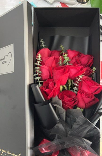 Box Regalo con 16 Rose Rosse - Amore Infinito real bouquet photo