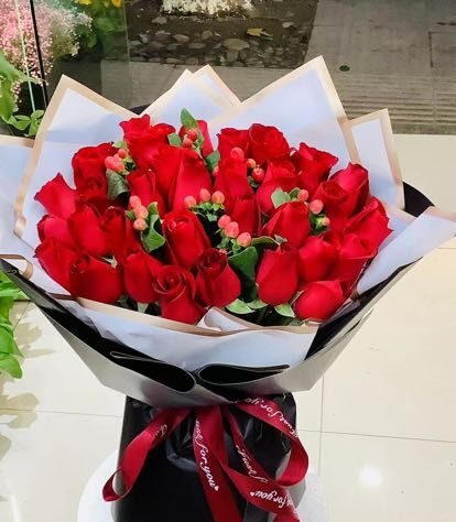 Bouquet di 33 Rose Rosse - Devozione Eterna real bouquet photo