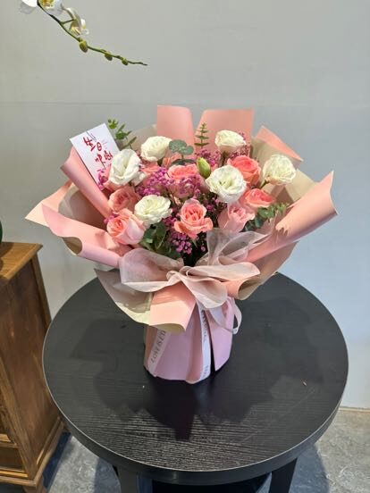 Bouquet Misto con 11 Rose Rosa – Grazia Raffinata real bouquet photo