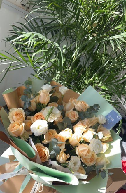 Bouquet di 33 Rose Color Champagne - Splendore Reale real bouquet photo