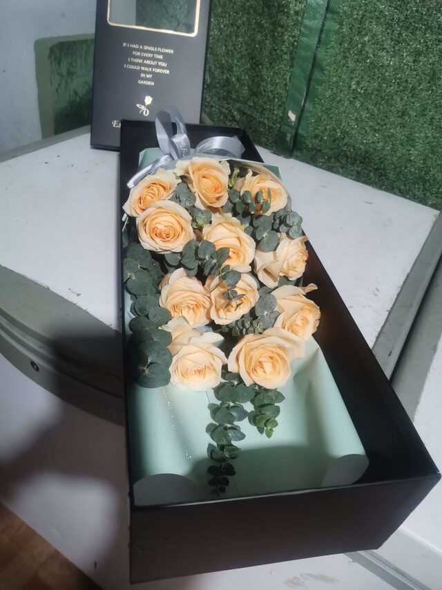 Mazzo di 11 Rose Champagne - Cuore Radioso real bouquet photo
