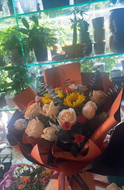 Bouquet di Girasoli e Rose Champagne - Gioia Vibrante real bouquet photo