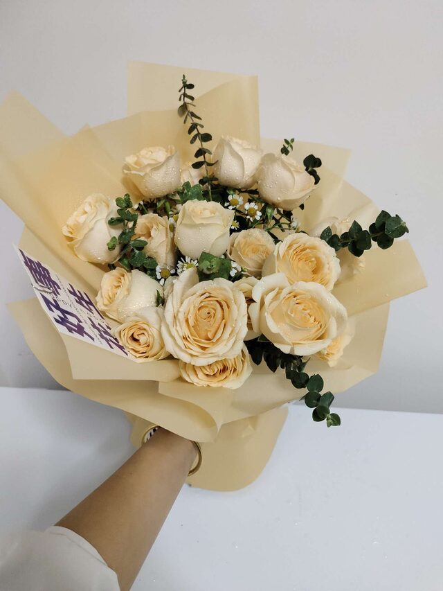 Bouquet di 11 Rose Color Champagne - Eterna Devozione real bouquet photo