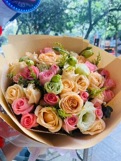 33 Rose Champagne - Amore Eterno real bouquet photo