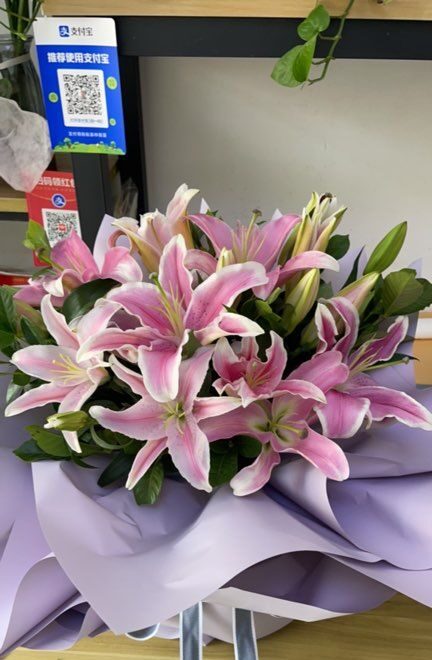 Bouquet di 19 Gigli Rosa – Gioia Sincera real bouquet photo