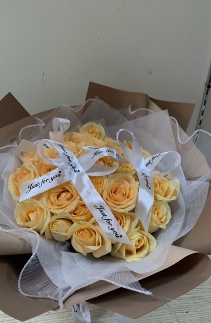 Bouquet di 33 Rose Champagne - Eleganza Senza Tempo real bouquet photo