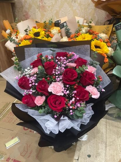 Bouquet di 11 Rose Rosse - Un Romantico Classico real bouquet photo