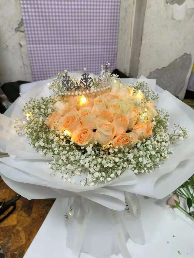 Bouquet di 19 Rose Champagne: Puro Affetto real bouquet photo