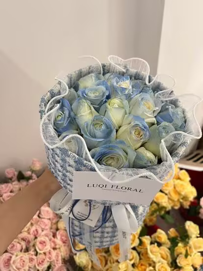 19 Ice Blue Roses Bouquet – Gentle Whisper real bouquet photo