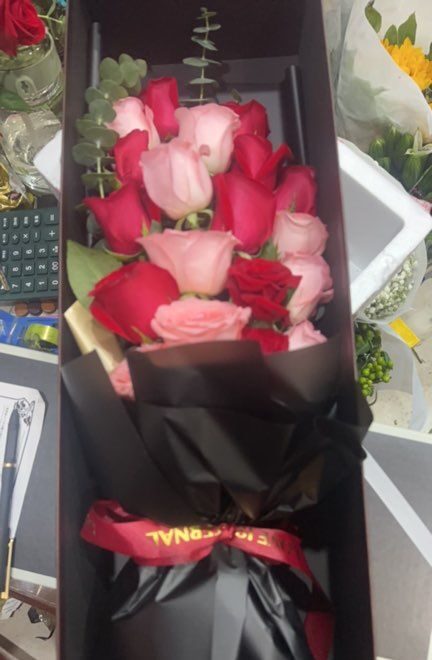 Box 19 Rose Rosse e Rosa - Benedizioni Eterne real bouquet photo