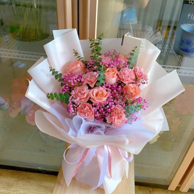 Mazzo 8 Garofani e 5 Rose - Tenero Affetto real bouquet photo
