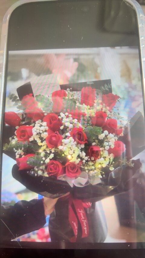 19 Rose Rosse: L'Incanto di un Incontro Romantico real bouquet photo