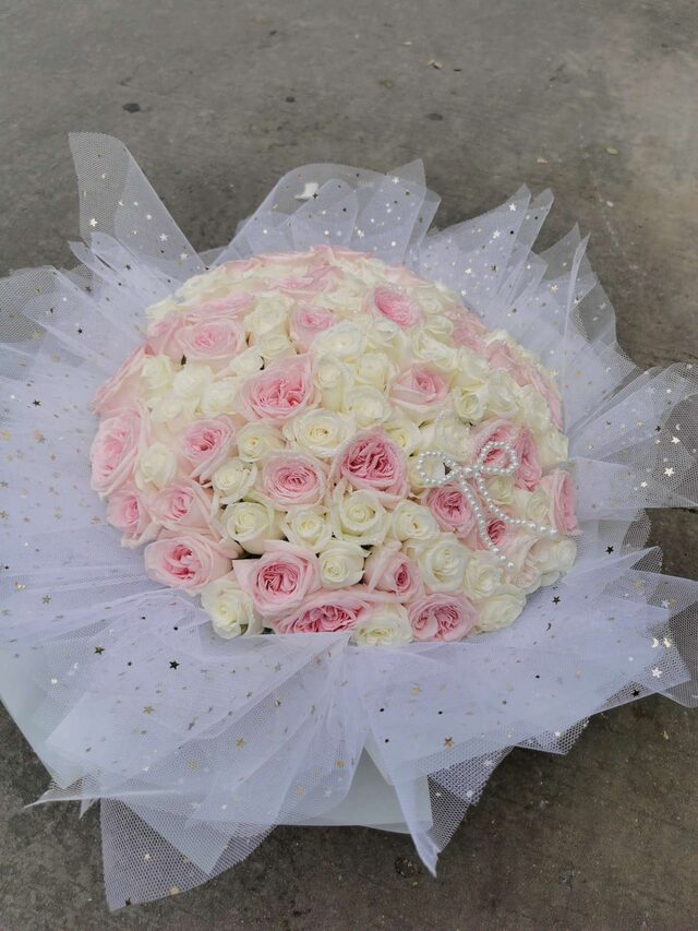 33 Rose Cappuccino: Un Bouquet per un Legame Eterno real bouquet photo