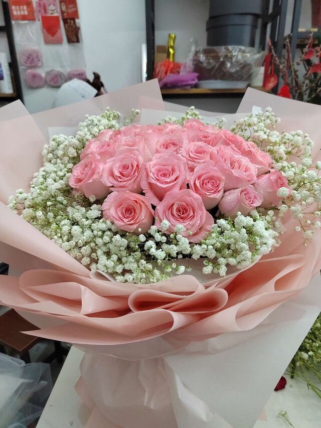 Bouquet di 33 Rose Rosa - Romanza in Rosa real bouquet photo