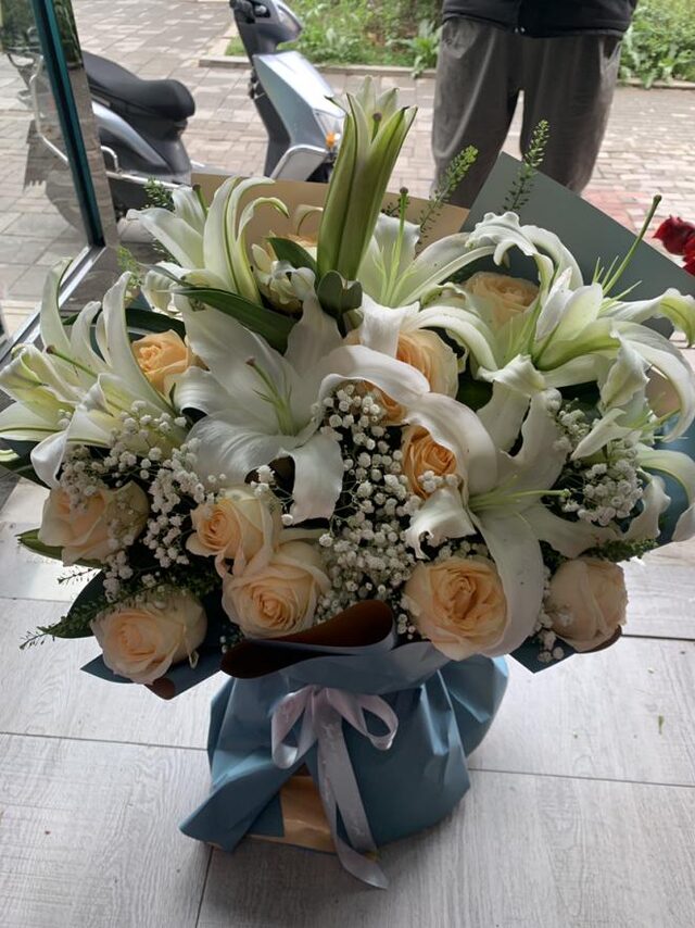 Cesto di Rose Champagne: L'Eleganza Dorata real bouquet photo