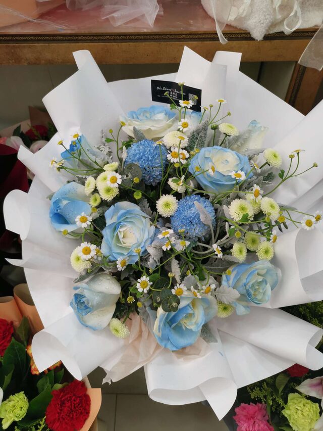 Bouquet di 11 Rose Blu Ghiaccio - Bacio Dolce real bouquet photo