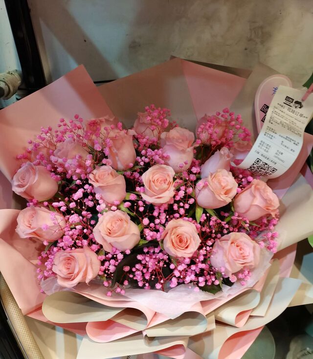 Bouquet di 19 Rose Rosa - Un Romantico Incanto real bouquet photo