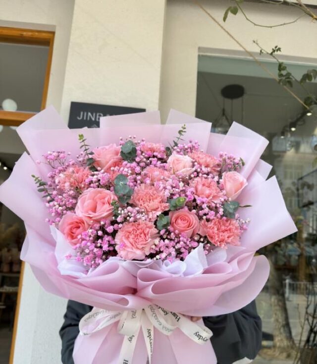 Mazzo 8 Garofani e 5 Rose - Tenero Affetto real bouquet photo
