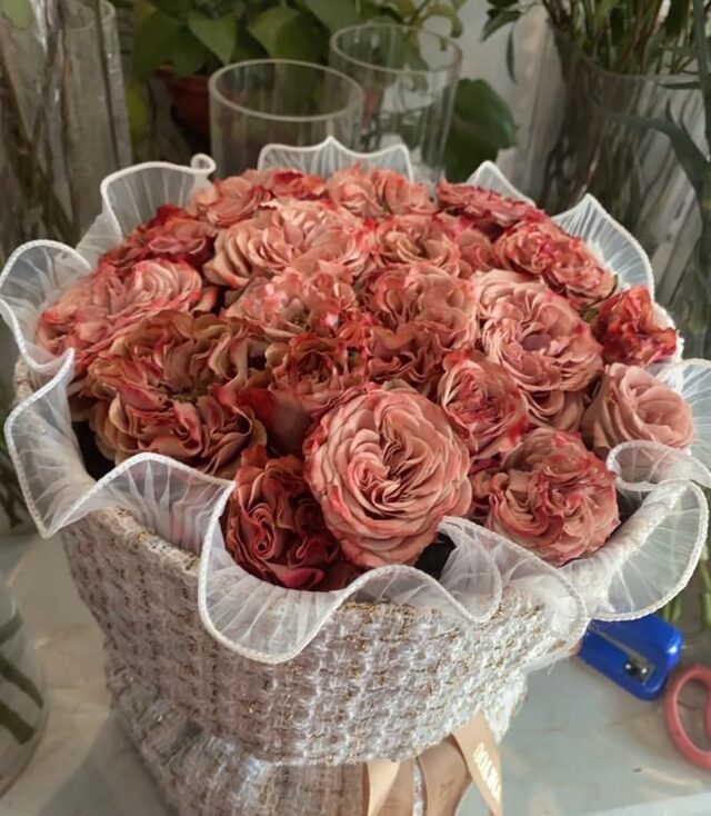 Mazzo di 19 Rose Cappuccino: L'Essenza dei Ricordi Caldi real bouquet photo