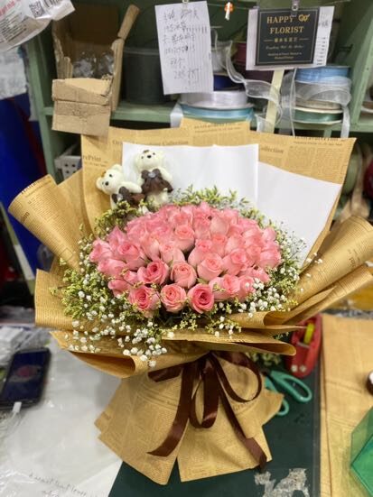 Bouquet di 52 Rose Rosa Diana con 2 Bambole - Affetto Profondo real bouquet photo