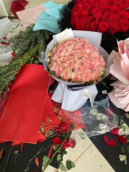 Bouquet di 33 Rose Rosa: Tenero Affetto real bouquet photo