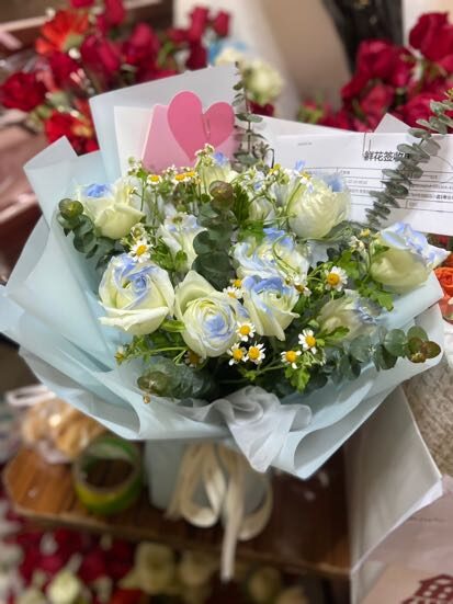 Bouquet di 11 Rose Blu Ghiaccio - Oceano Stellato real bouquet photo