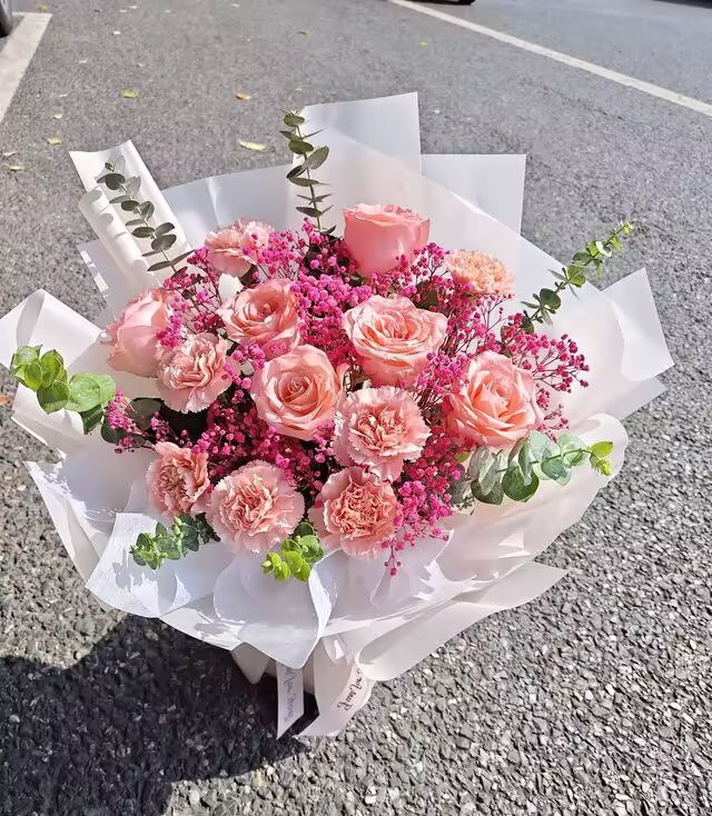7 Pink Carnations 6 Roses Bouquet – Heartwarming real bouquet photo