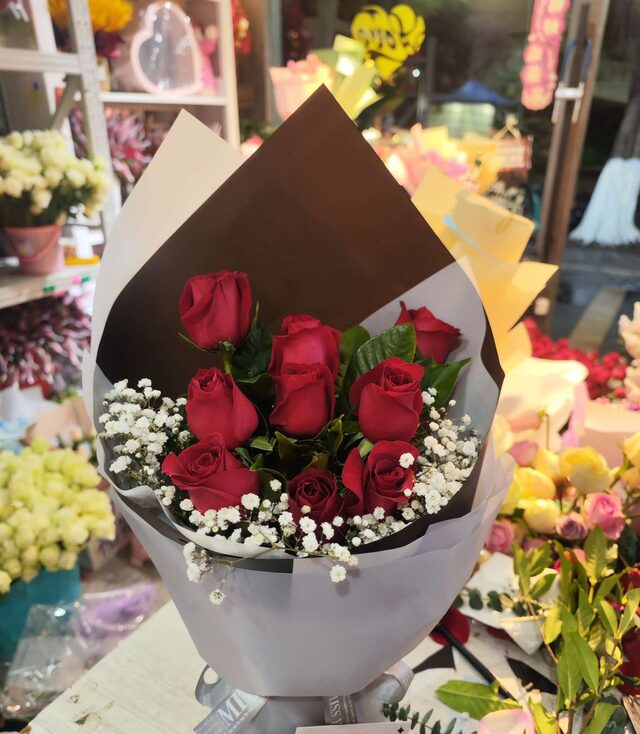 Bouquet di 9 Rose Rosse - Eleganza Radiosa real bouquet photo
