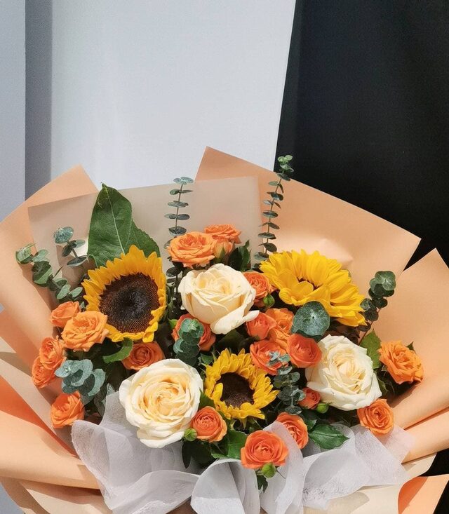 Bouquet di Girasoli e Rose Champagne - Golden Days real bouquet photo