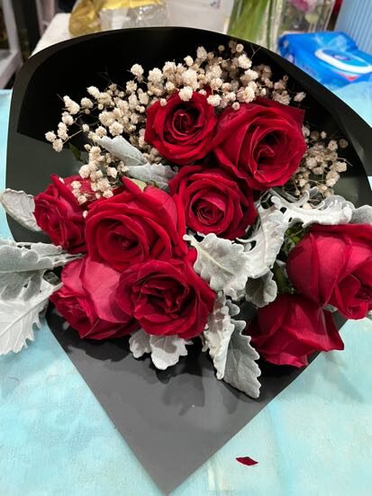 Bouquet di 9 Rose Rosse - Eleganza Radiosa real bouquet photo