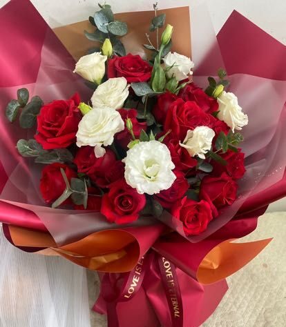Bouquet di 19 Rose Rosse - Affetto Senza Tempo real bouquet photo