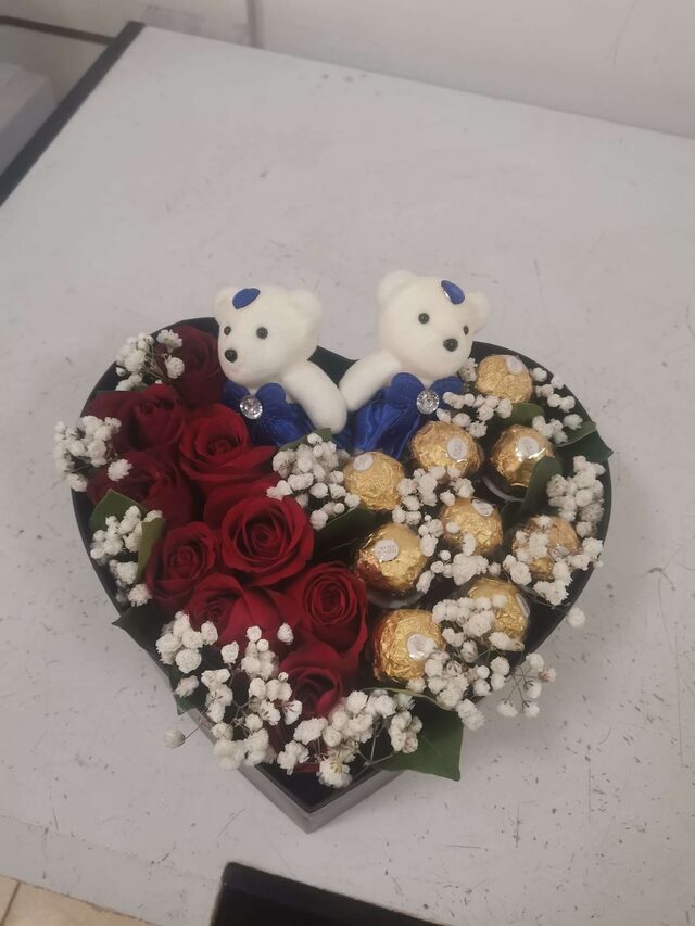Confezione Regalo 9 Rose Rosse - Gioia Romantica real bouquet photo