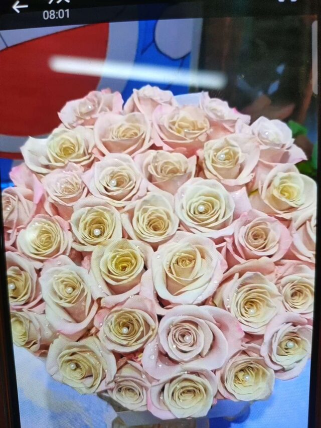 33 Rose Cappuccino: Un Bouquet per un Legame Eterno real bouquet photo