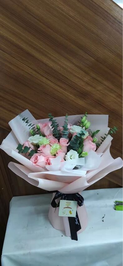 Bouquet di 19 Rose Rosa: Eterna Giovinezza real bouquet photo