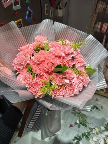 Mazzo "Anni d'Oro": 33 Garofani Rosa real bouquet photo