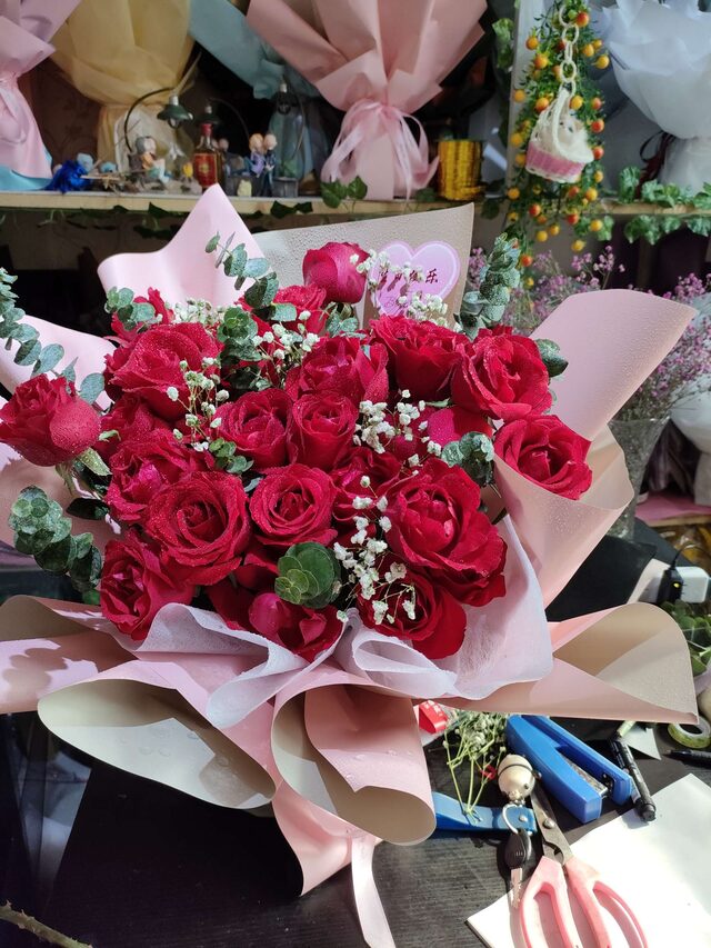 Bouquet di 33 Rose Rosse - Gioia Radiosa real bouquet photo
